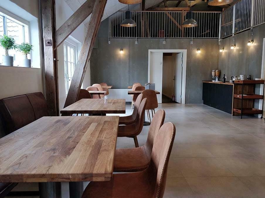 B & B Godstrup - Cafe Og Restaurant Den Gamle Stald Хернинг Экстерьер фото